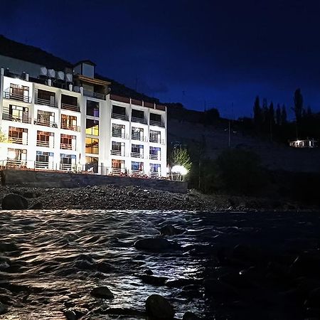 The Royal Kargil Hotel Ngoại thất bức ảnh